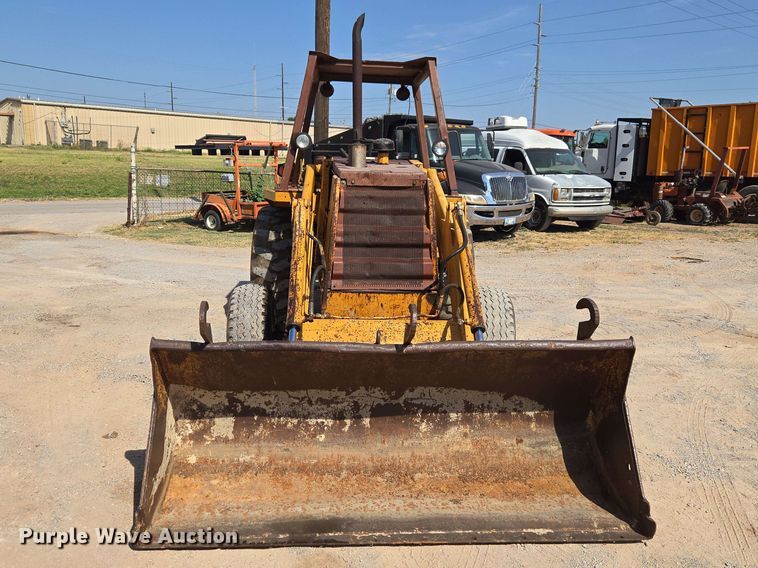 image for item EW8607 1987 Case 480E landscape tractor