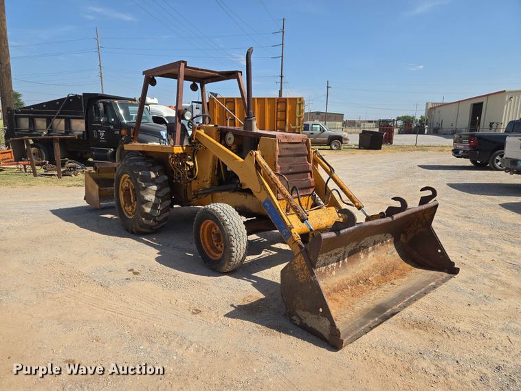 image for item EW8607 1987 Case 480E landscape tractor