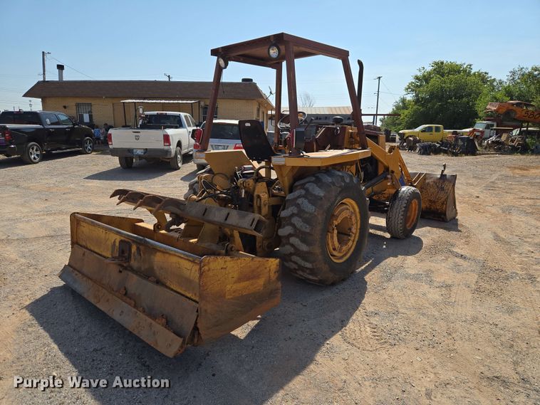 image for item EW8607 1987 Case 480E landscape tractor