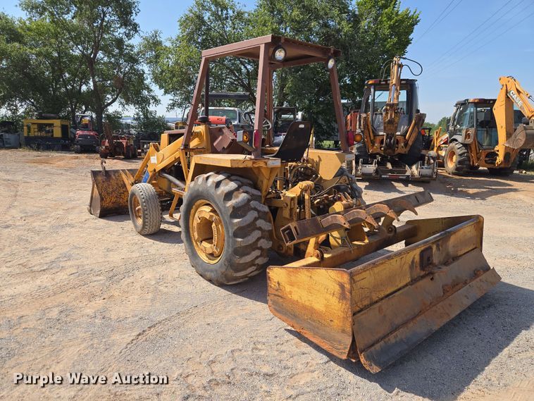 image for item EW8607 1987 Case 480E landscape tractor