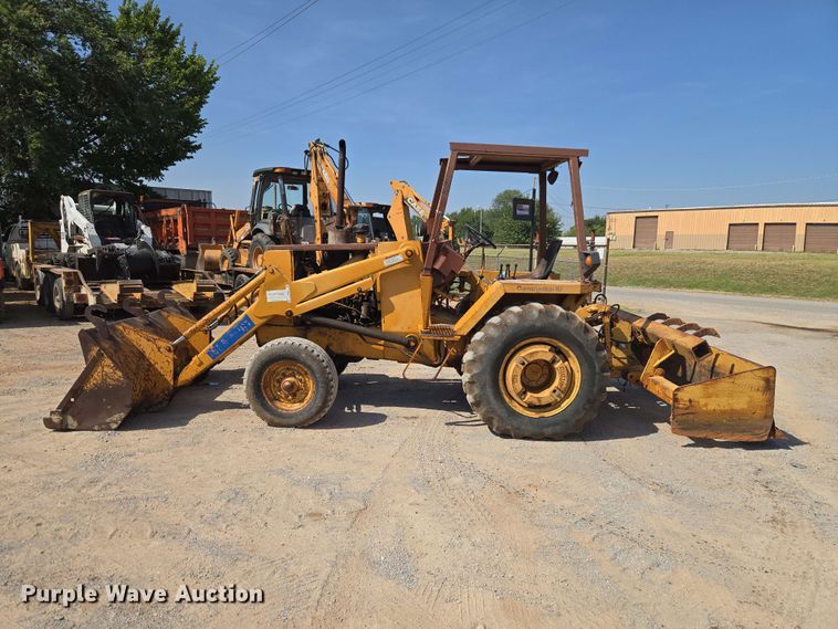 image for item EW8607 1987 Case 480E landscape tractor