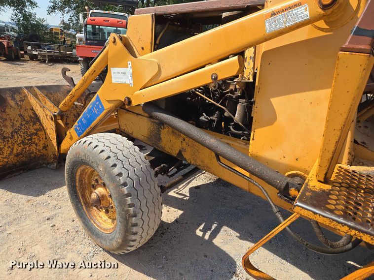 image for item EW8607 1987 Case 480E landscape tractor