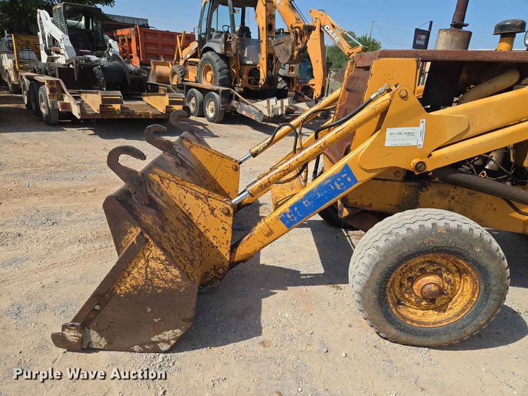 image for item EW8607 1987 Case 480E landscape tractor