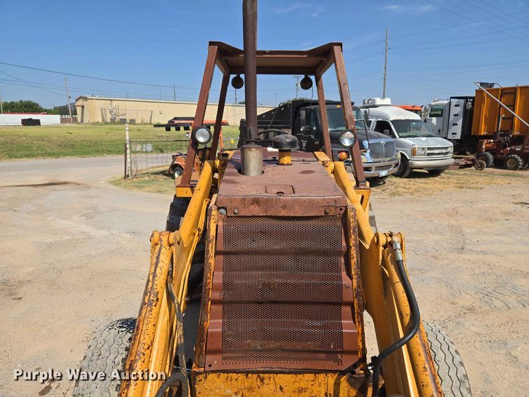 image for item EW8607 1987 Case 480E landscape tractor