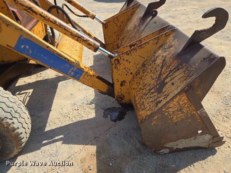 image for item EW8607 1987 Case 480E landscape tractor