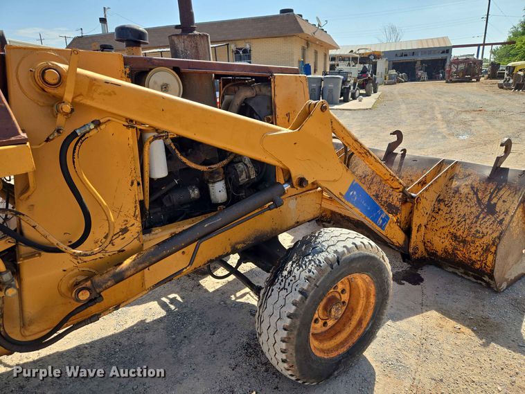 image for item EW8607 1987 Case 480E landscape tractor