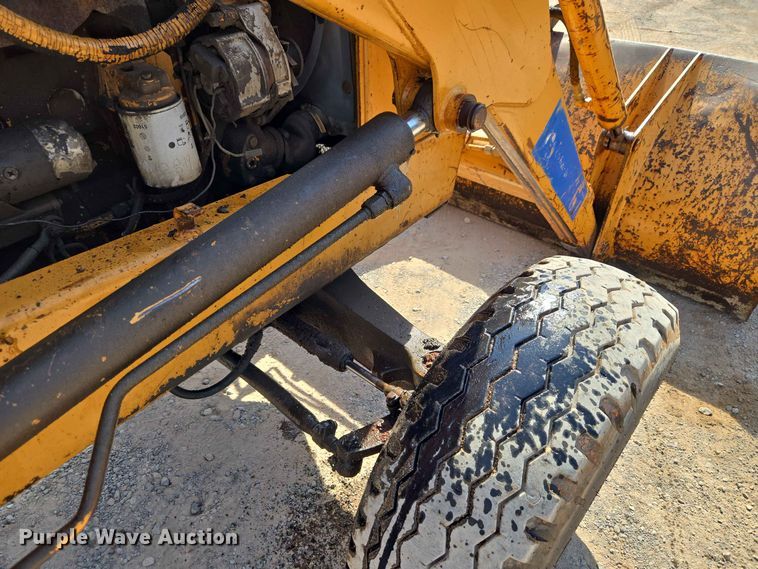 image for item EW8607 1987 Case 480E landscape tractor