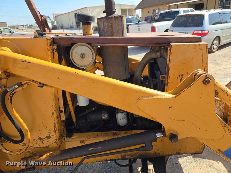 image for item EW8607 1987 Case 480E landscape tractor