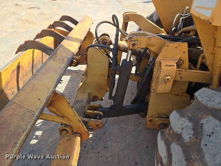 image for item EW8607 1987 Case 480E landscape tractor