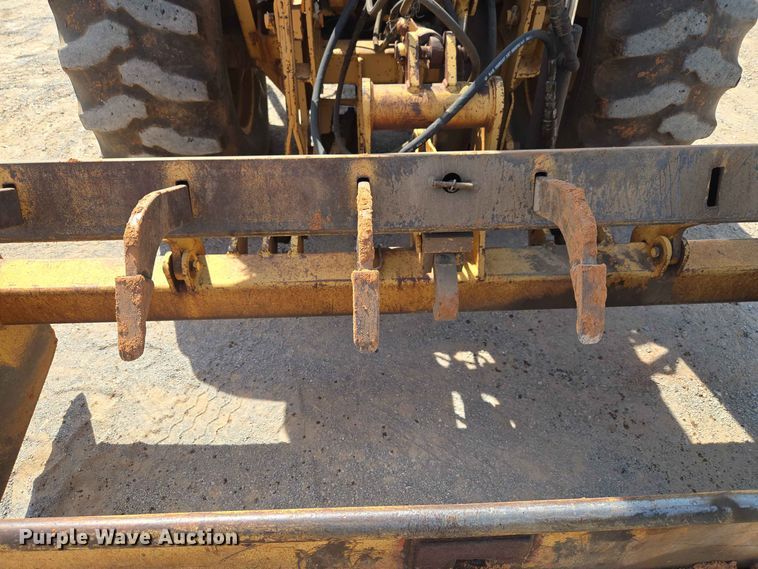 image for item EW8607 1987 Case 480E landscape tractor