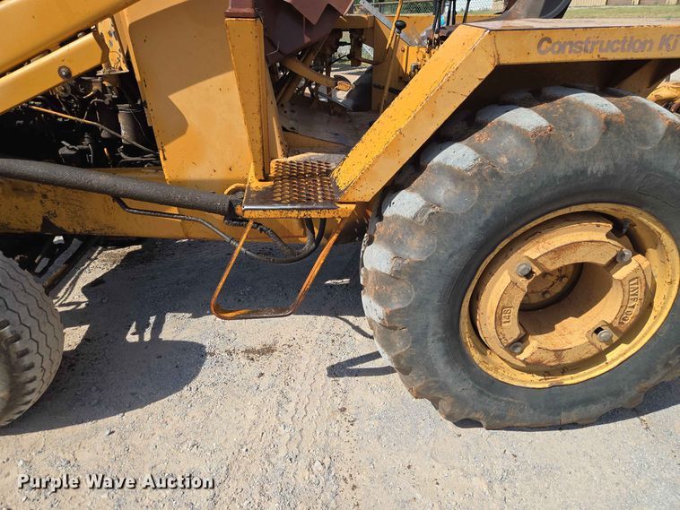 image for item EW8607 1987 Case 480E landscape tractor