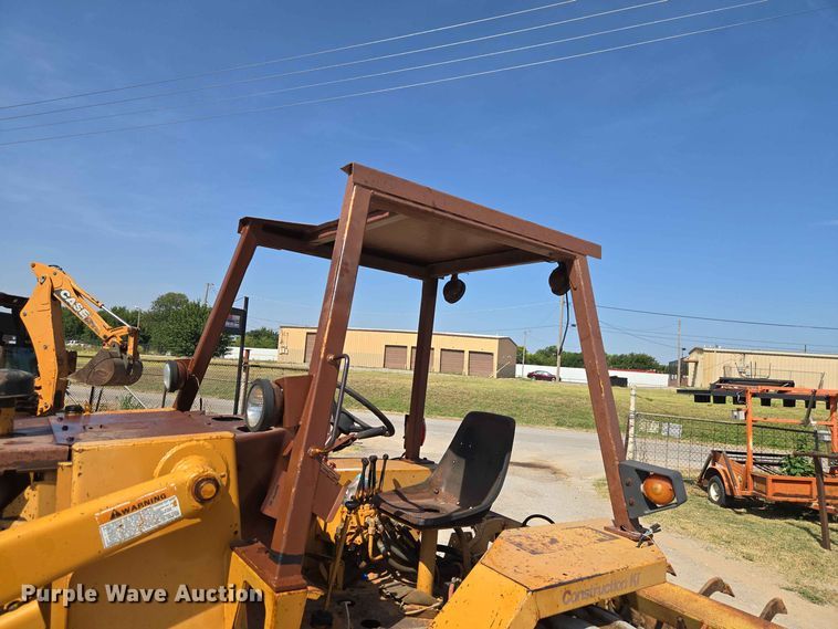 image for item EW8607 1987 Case 480E landscape tractor