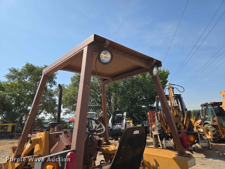 image for item EW8607 1987 Case 480E landscape tractor