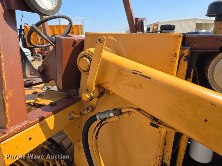 image for item EW8607 1987 Case 480E landscape tractor