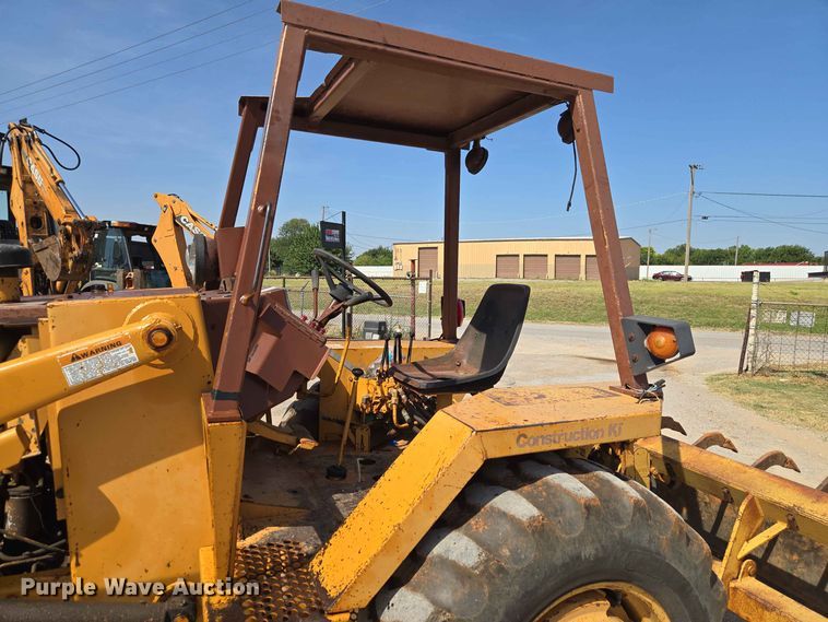 image for item EW8607 1987 Case 480E landscape tractor