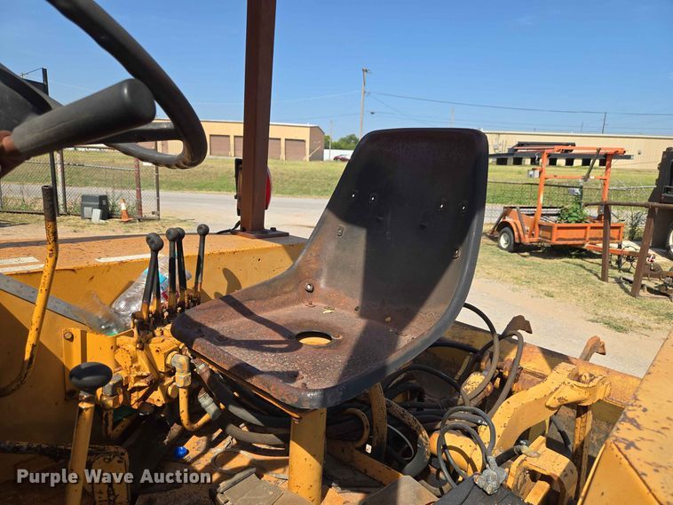 image for item EW8607 1987 Case 480E landscape tractor