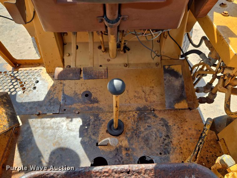 image for item EW8607 1987 Case 480E landscape tractor