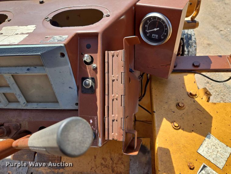 image for item EW8607 1987 Case 480E landscape tractor