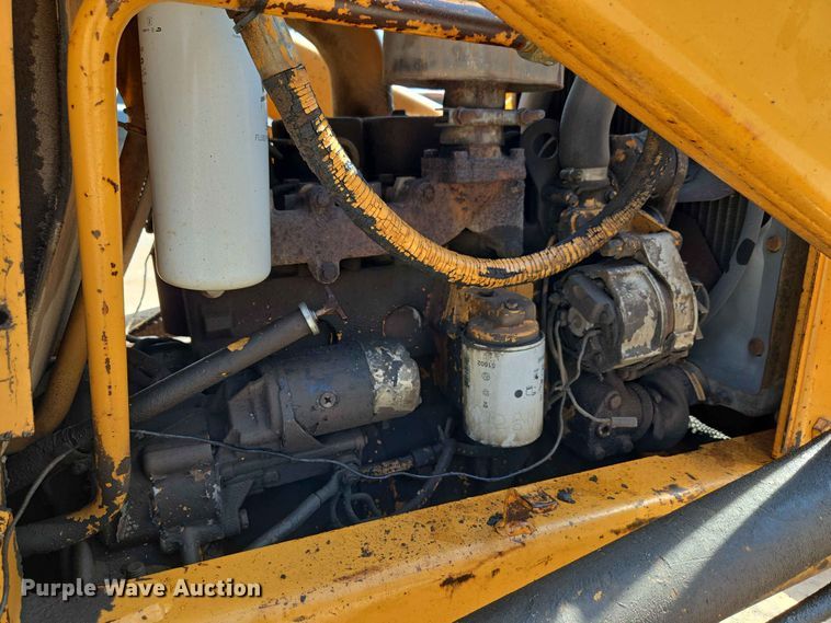 image for item EW8607 1987 Case 480E landscape tractor