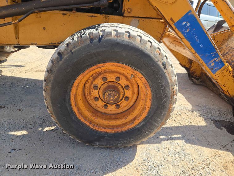 image for item EW8607 1987 Case 480E landscape tractor