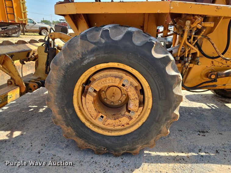 image for item EW8607 1987 Case 480E landscape tractor