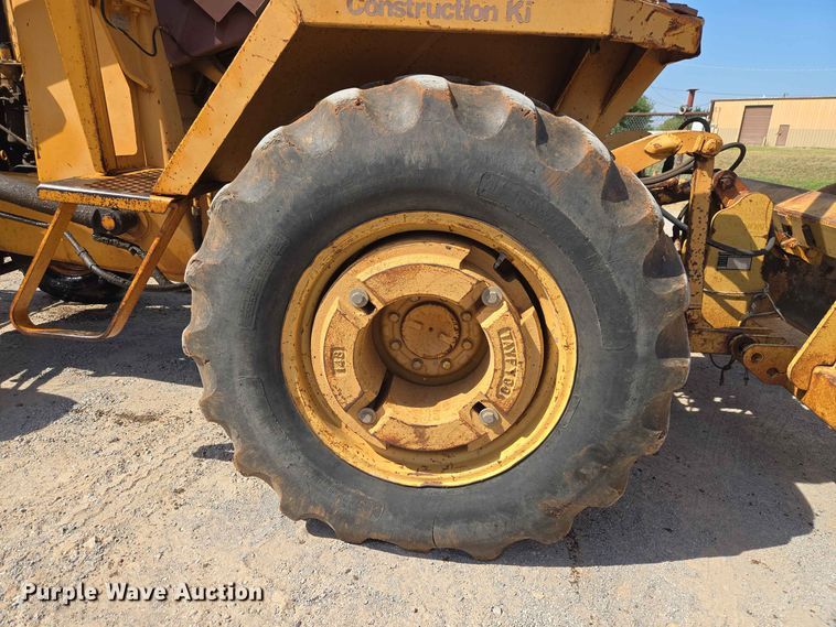 image for item EW8607 1987 Case 480E landscape tractor