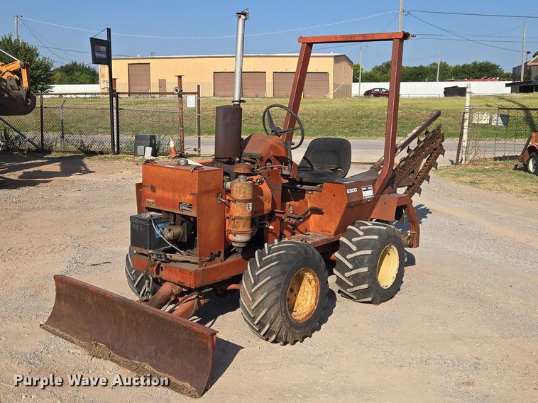 1980 Ditch Witch 2300 trencher