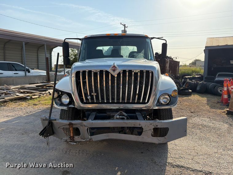 image for item EW8627 2013 International 7400 oil distributor truck