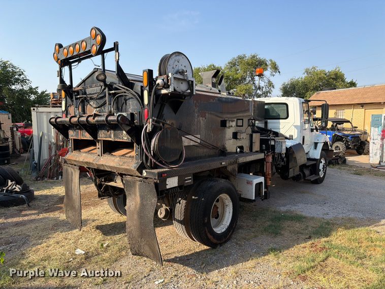 image for item EW8627 2013 International 7400 oil distributor truck