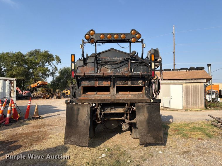 image for item EW8627 2013 International 7400 oil distributor truck