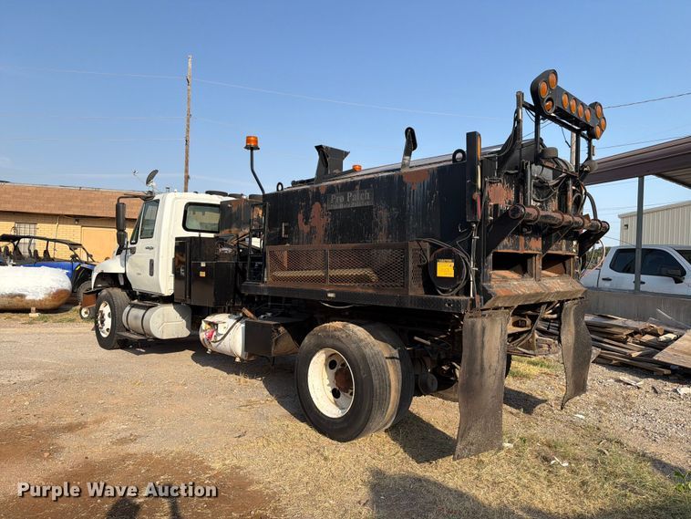 image for item EW8627 2013 International 7400 oil distributor truck