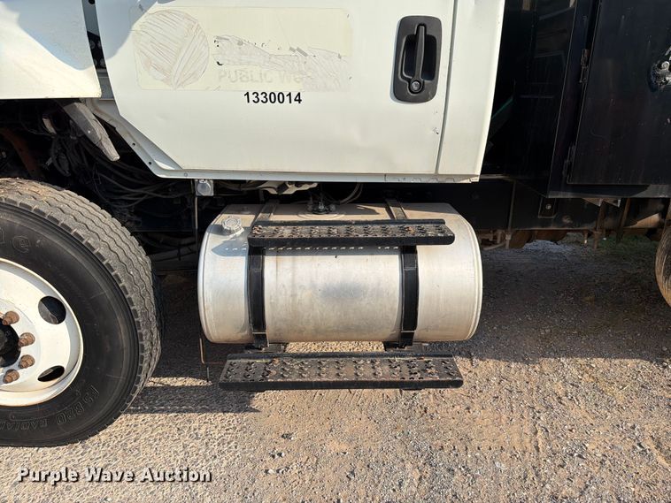 image for item EW8627 2013 International 7400 oil distributor truck