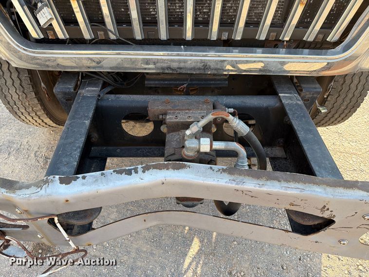 image for item EW8627 2013 International 7400 oil distributor truck