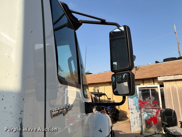 image for item EW8627 2013 International 7400 oil distributor truck