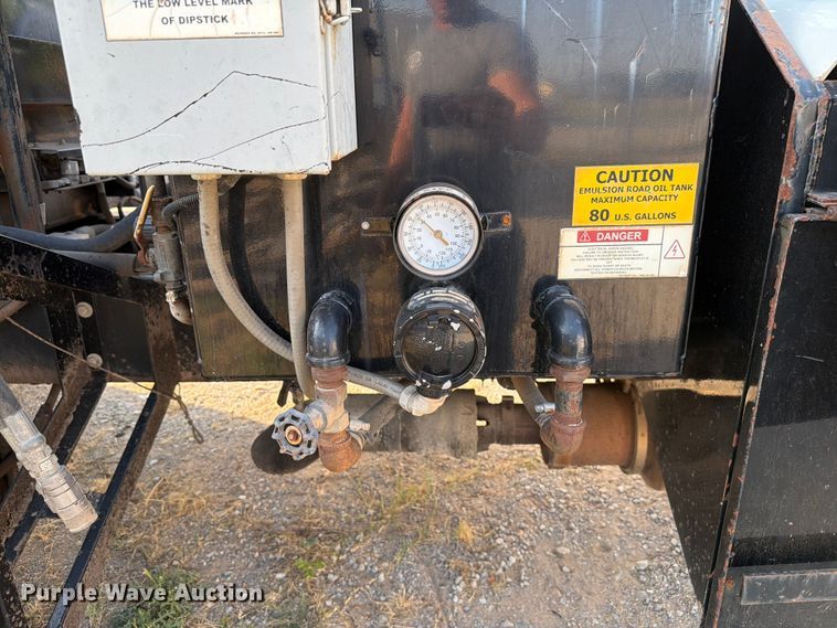 image for item EW8627 2013 International 7400 oil distributor truck
