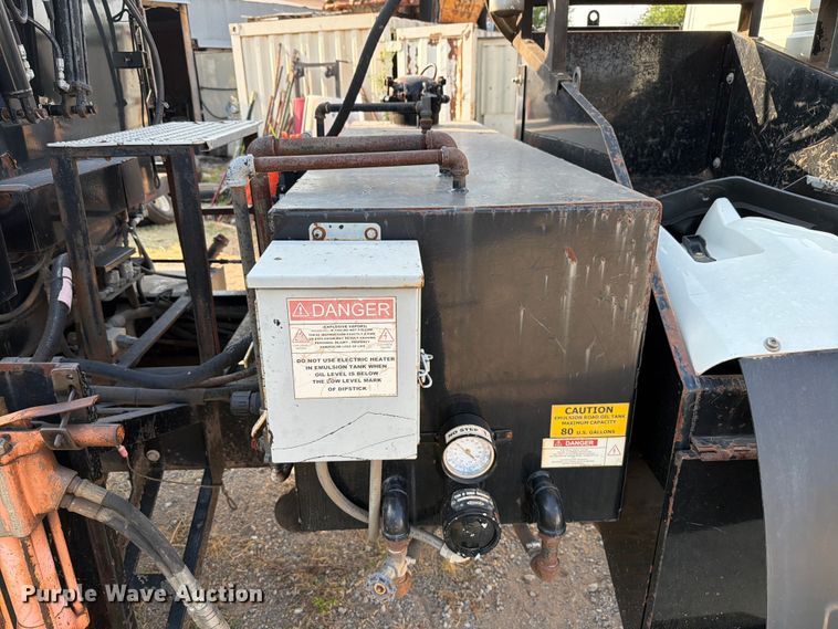 image for item EW8627 2013 International 7400 oil distributor truck