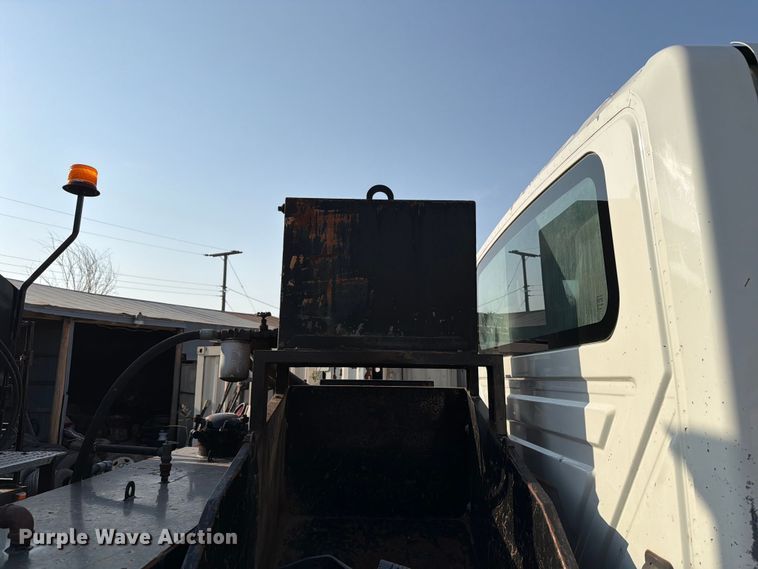 image for item EW8627 2013 International 7400 oil distributor truck