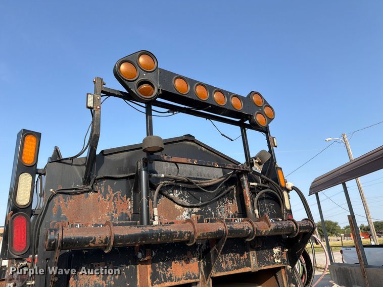 image for item EW8627 2013 International 7400 oil distributor truck
