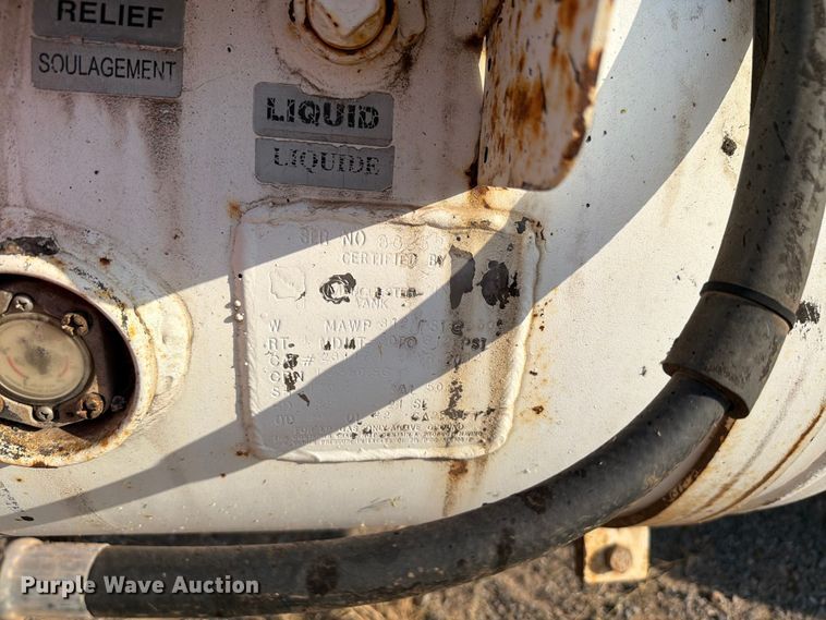 image for item EW8627 2013 International 7400 oil distributor truck