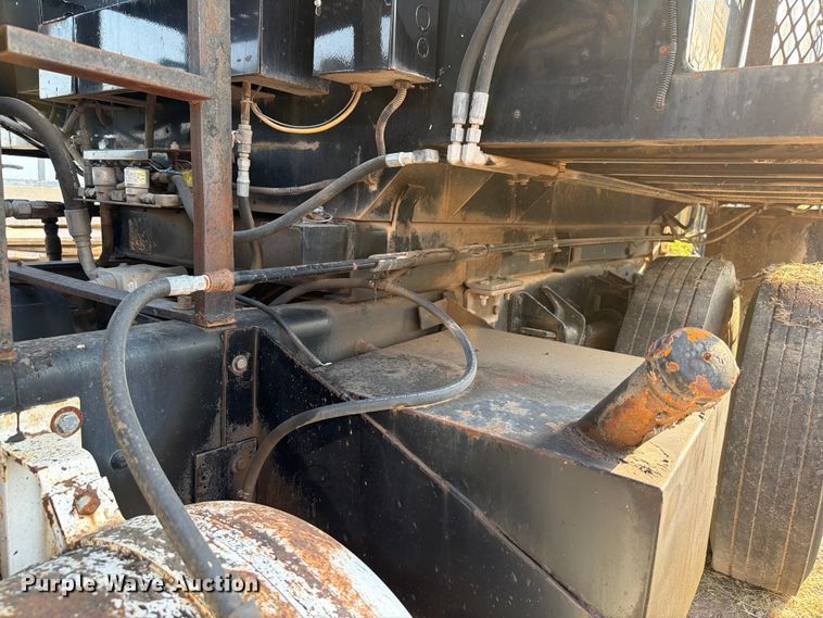 image for item EW8627 2013 International 7400 oil distributor truck