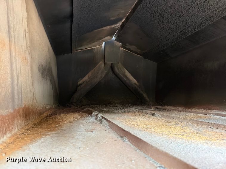 image for item EW8627 2013 International 7400 oil distributor truck