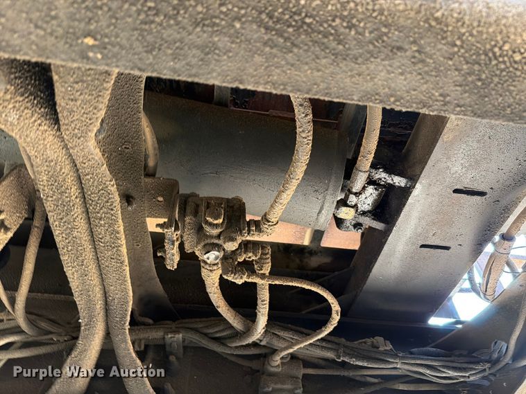image for item EW8627 2013 International 7400 oil distributor truck