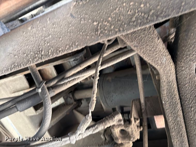 image for item EW8627 2013 International 7400 oil distributor truck