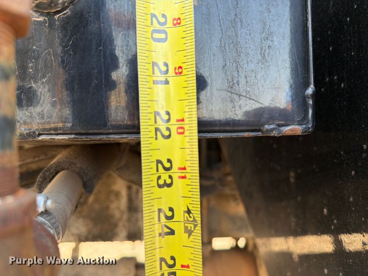 image for item EW8627 2013 International 7400 oil distributor truck