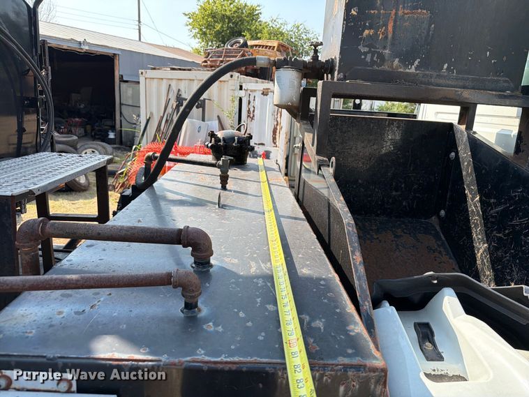 image for item EW8627 2013 International 7400 oil distributor truck