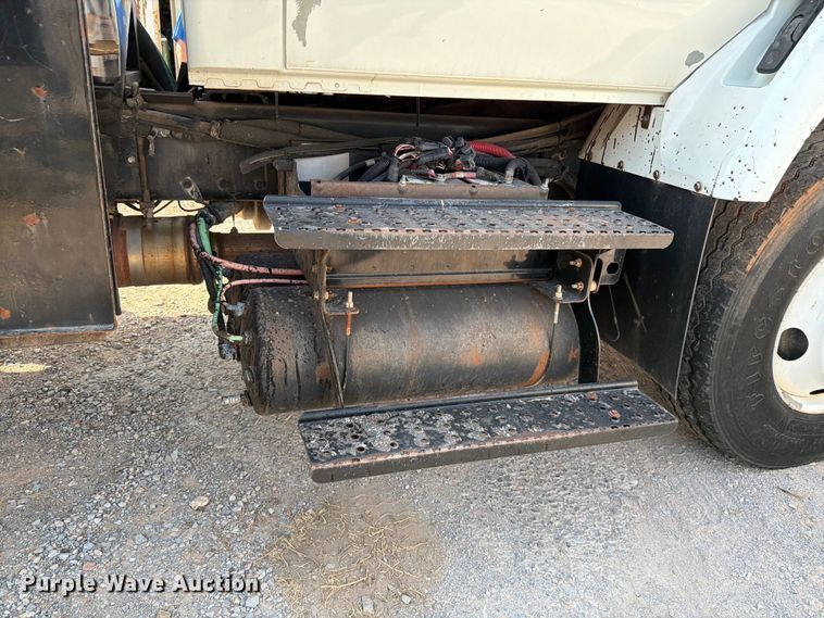 image for item EW8627 2013 International 7400 oil distributor truck