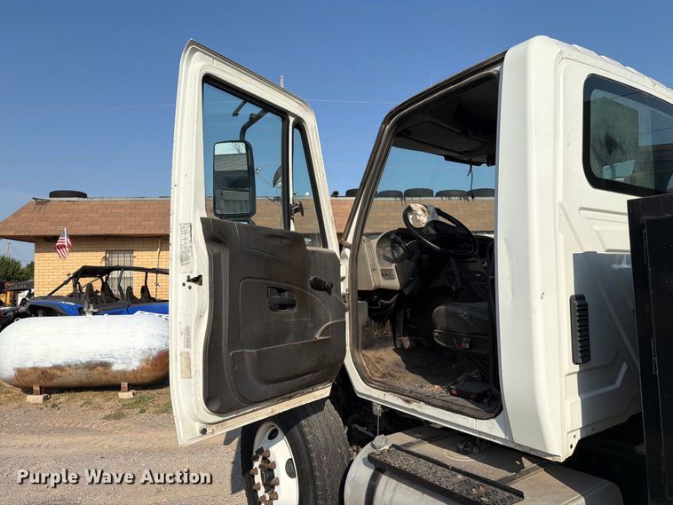 image for item EW8627 2013 International 7400 oil distributor truck