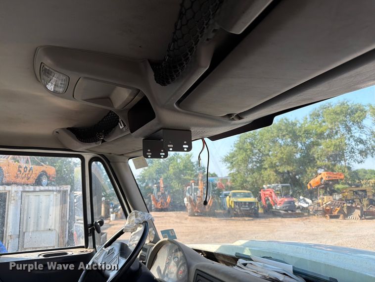image for item EW8627 2013 International 7400 oil distributor truck