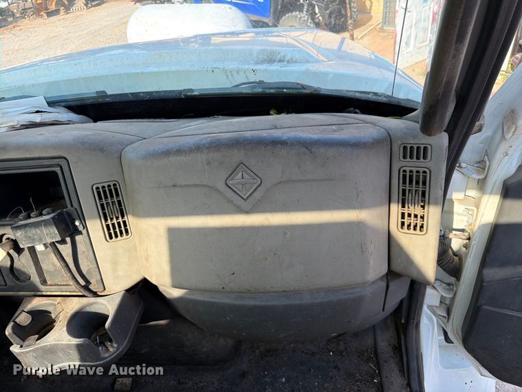 image for item EW8627 2013 International 7400 oil distributor truck