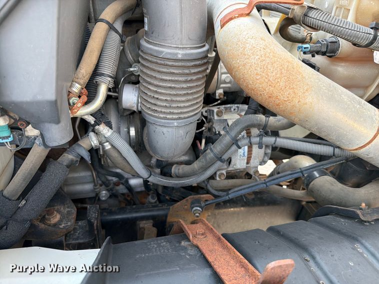 image for item EW8627 2013 International 7400 oil distributor truck